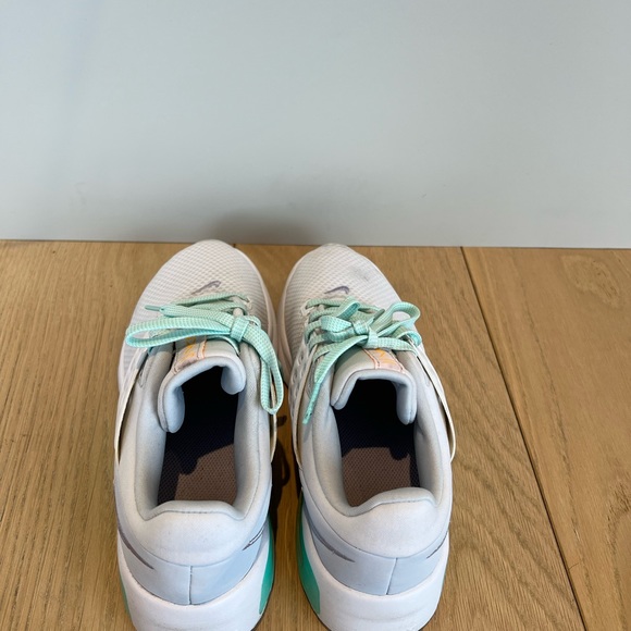 Nike running/training shoes, size 7, women - Picture 5 of 8